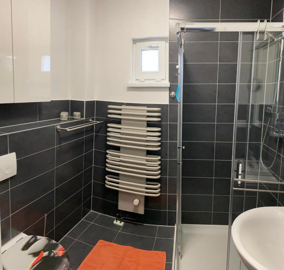 Hafenmeister Ferienwohnung วีคเอาฟ์รือเกน ภายนอก รูปภาพ